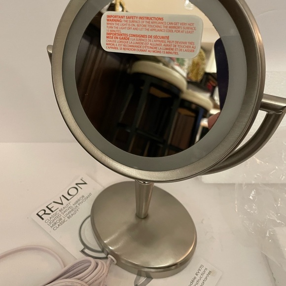 Revlon swivel illuminating mirror in brushed nickel brand new - Picture 5 of 8